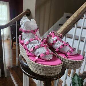 Just in time for the Summer! MARC FIsher pink platform sandal. Very gently loved